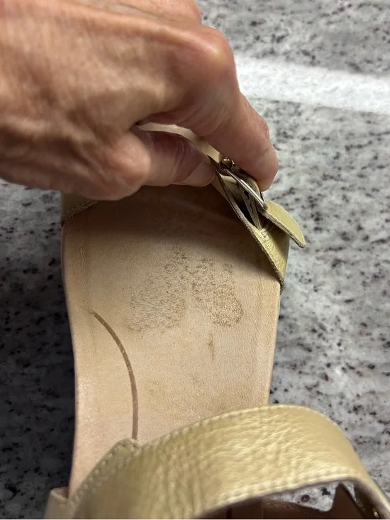 UGG Gold Leather Platform Buckle Sandals size 8 - Picture 13 of 13